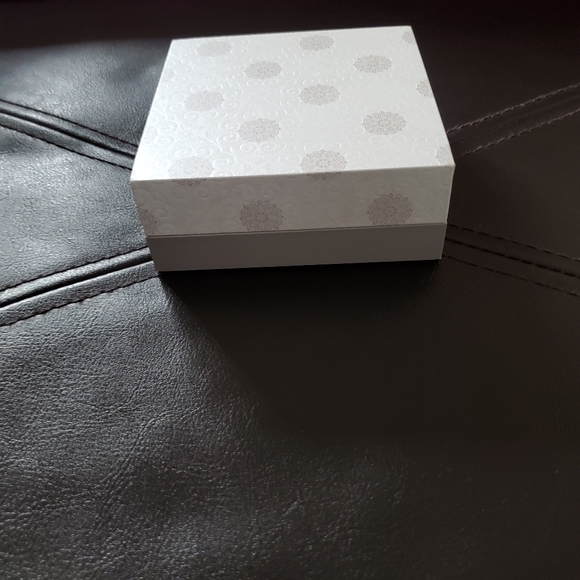 Aleure Freshwater Pearl Necklace and Earrings - Picture 3 of 5